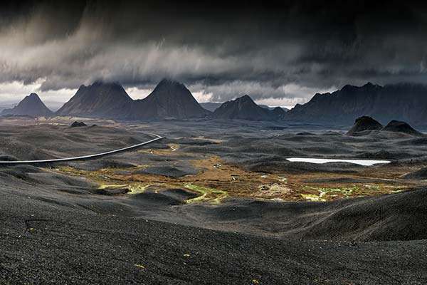 आइसलैंड - कल्पित बौने और ट्रोलों की भूमि