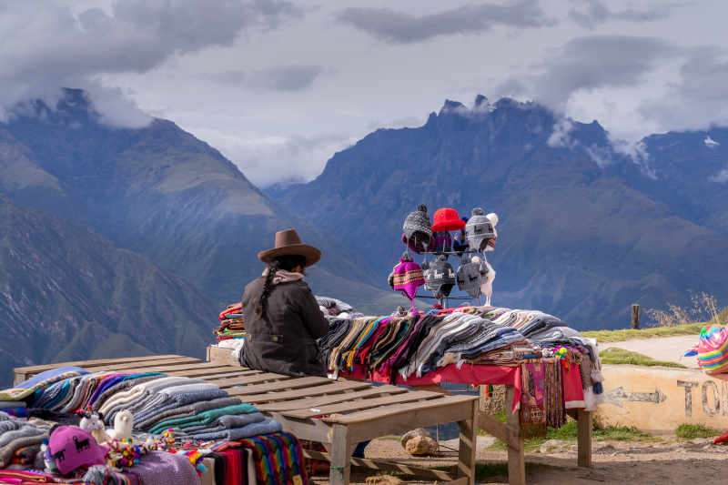 Peruvian women selling Alpaca Cloth in Peru