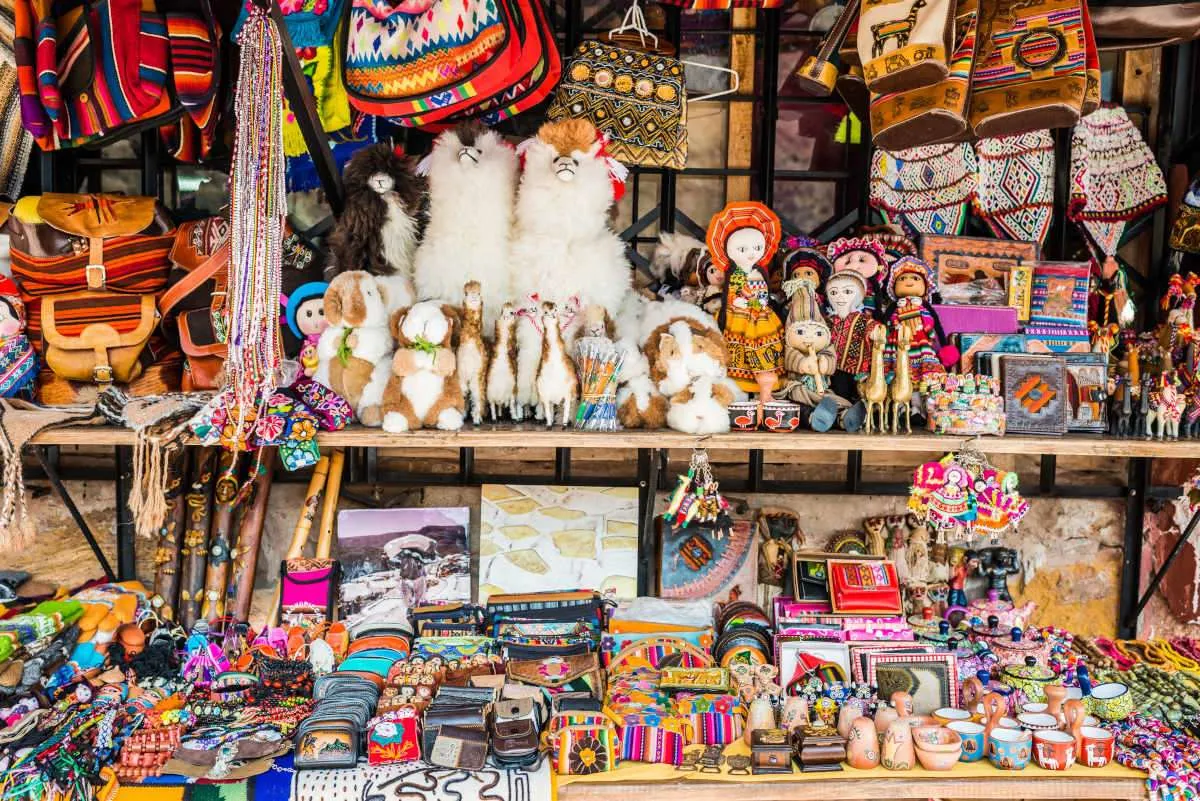 peruvian traditional handcraft souvenirs - Centro Artesanal Wanchaq