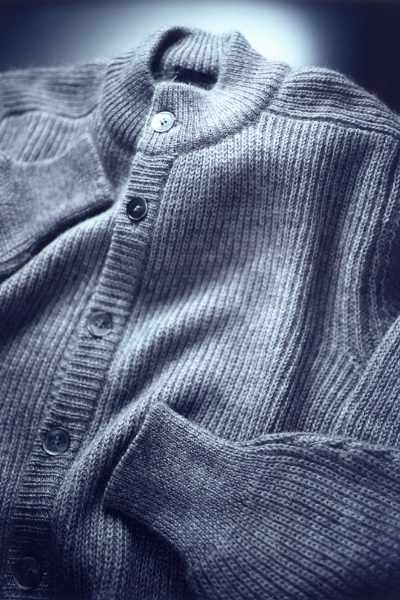 ब्लू कश्मीरी स्वेटर