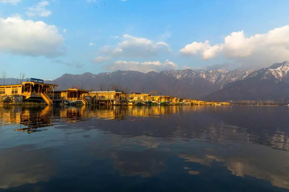 Floating Houses - Dale Lake; Srinagar