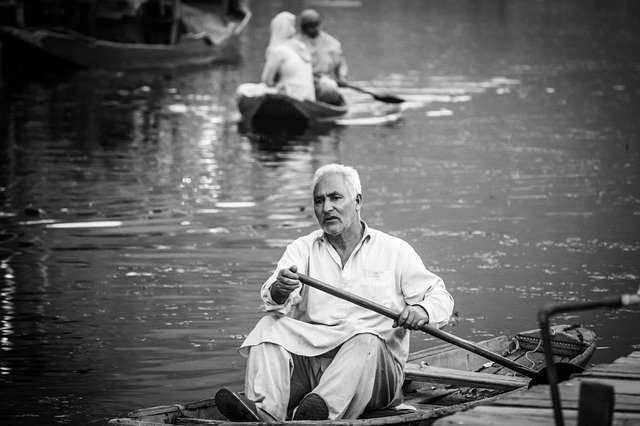 Man on Boat _Srinagar bw