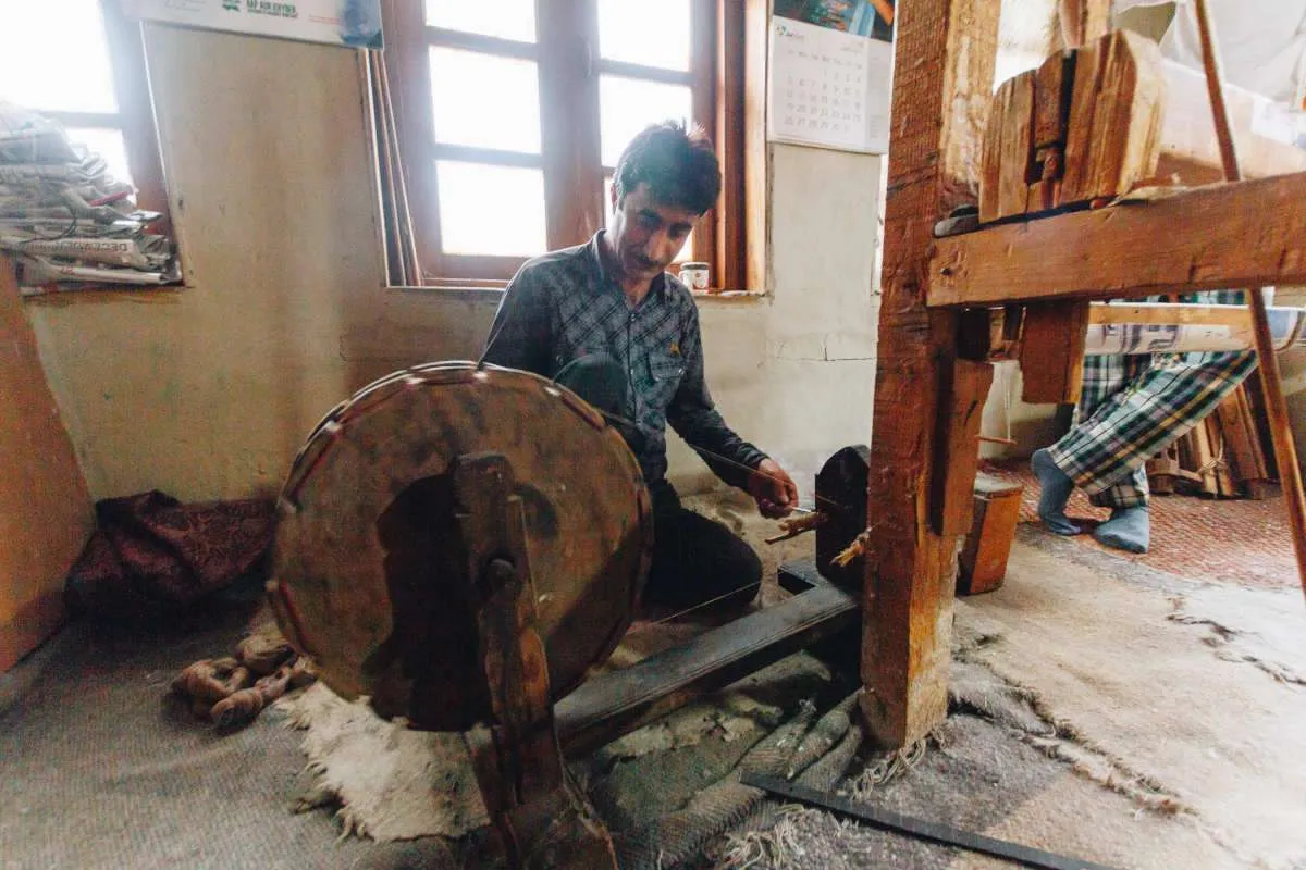Traditional Spinning of Cashmere Fibers - Srinagar