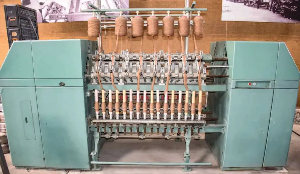 Industrial machinery used for the processing of raw alpaca wool - Mundo Alpaca